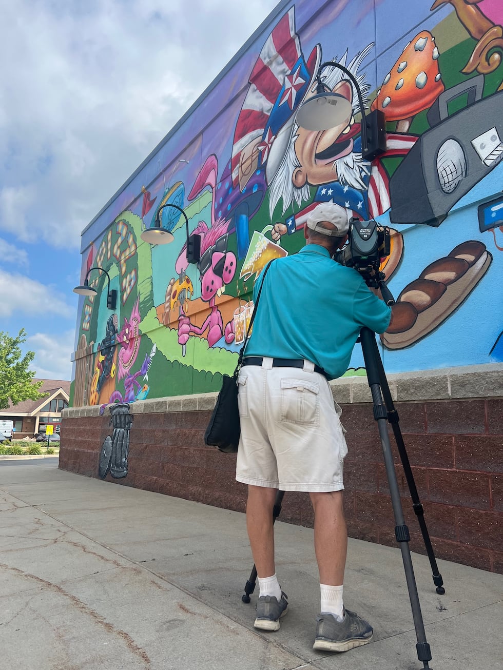 Mr. Pizza North mural