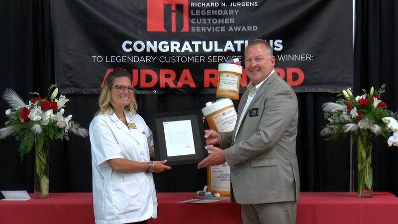 Another Rochester Hyvee employee receives Legendary Customer Service Award